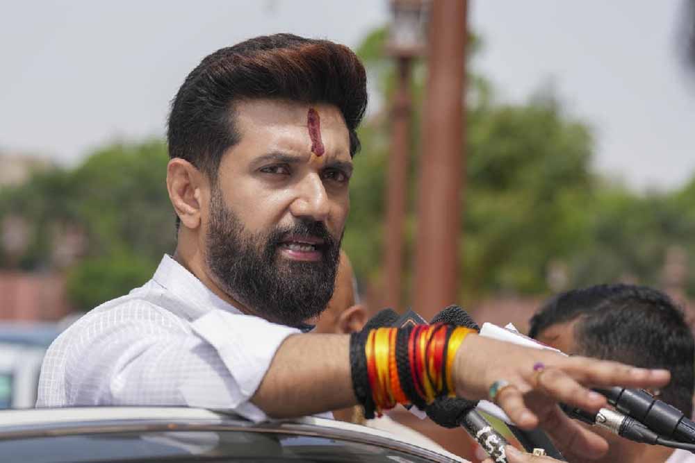 चिराग पासवान का हमला: असदुद्दीन ओवैसी मुसलमानों को ‘अपनी प्रॉपर्टी’ समझते हैं 2 chirag1 1 1