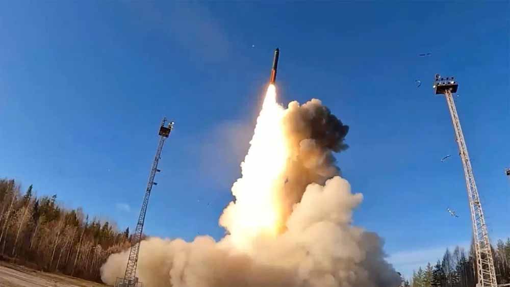 तनाव बढ़ा: रूस-यूएस परमाणु दांव — क्रूज़ मिसाइल टेस्ट के बाद दोनों देशों के पास कितने परमाणु बॉम्ब हैं? 1 roos1 1