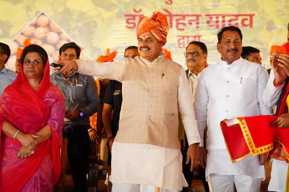 मुख्यमंत्री ने 1.33 लाख से अधिक किसानों के खातों में 233 करोड़ रुपए भावांतर राशि अंतरित की 1 13A 179