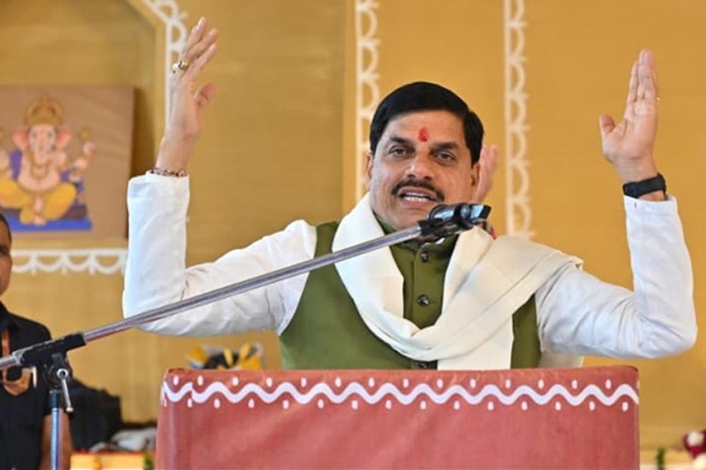 मुख्यमंत्री डॉ. यादव बोले — भारत की ऋषि परंपरा हमारा गौरव, दद्दा जी से मिलना सौभाग्य की बात 1 13A 2