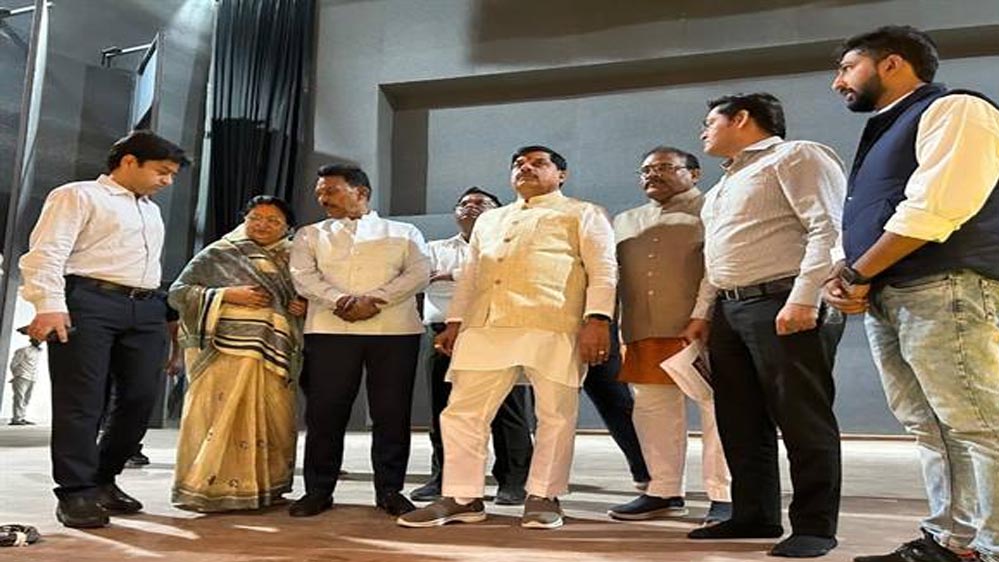 मुख्यमंत्री ने गोपाल मंदिर के जीर्णोद्धार और विकास कार्यों का लिया जायजा 1 14A 197