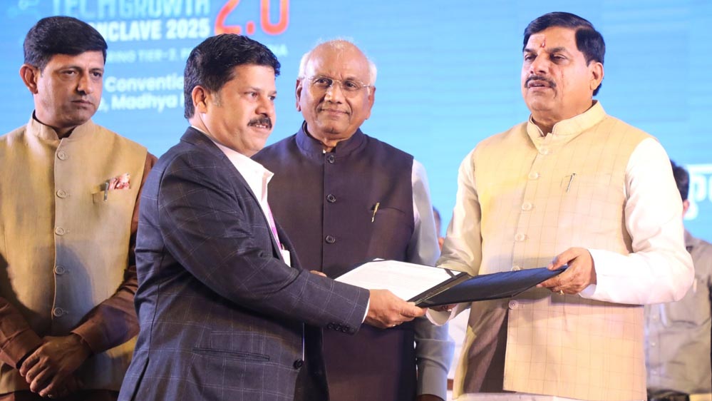 टेक्नोलॉजी में नई उड़ान: डॉ. यादव ने कॉन्क्लेव 2.0 में उद्योग प्रतिनिधियों से की सीधी बातचीत 2 14A 8