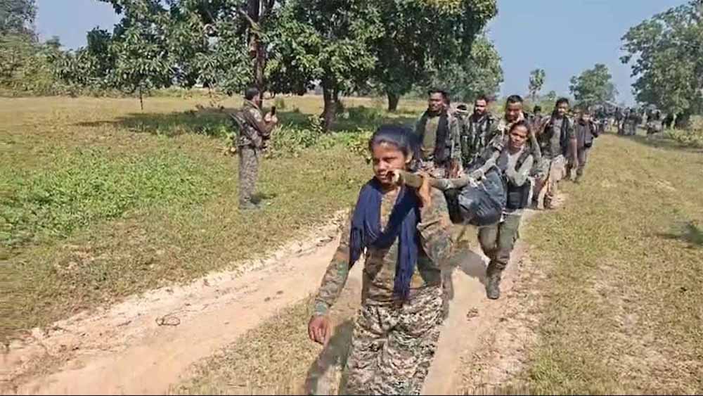 छत्तीसगढ़ में नक्सल मोर्चे पर बड़ी सफलता: सुरक्षाबलों ने 6 नक्सलियों को किया ढेर, एक पर था 8 लाख का इनाम 1 2 267