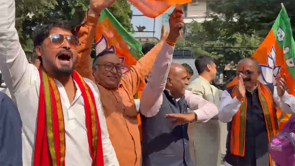 भाजपा कार्यकर्ताओं में उत्साह की लहर: विजय जश्न में गूँजे ढोल-नगाड़े, फूटे पटाखे 2 2 288